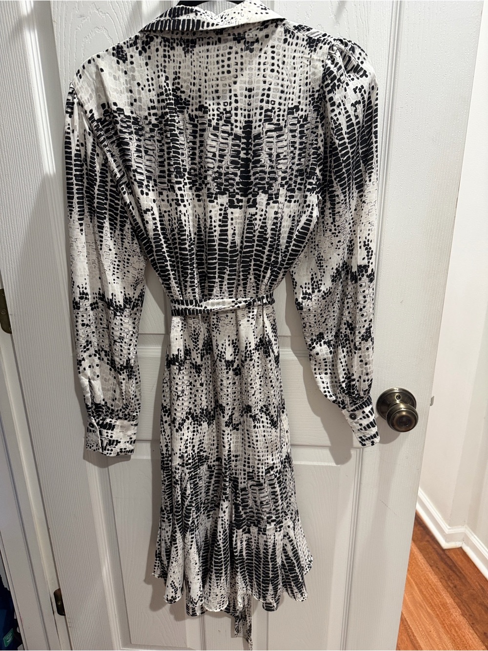 White House Black Market Black & White Printed Tie-Waist Long Sleeve Dress - Picture 2 of 3